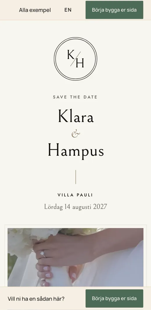 Klara & Hampus save the date i stilen Gravyr: monogrammet, namnen och datumet 14 augusti 2027.