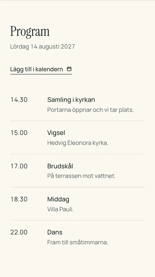 Programmet på en bröllopssida från Lysela: tider för samling, vigsel, brudskål, middag och dans, med en länk som lägger in dagen i kalendern.